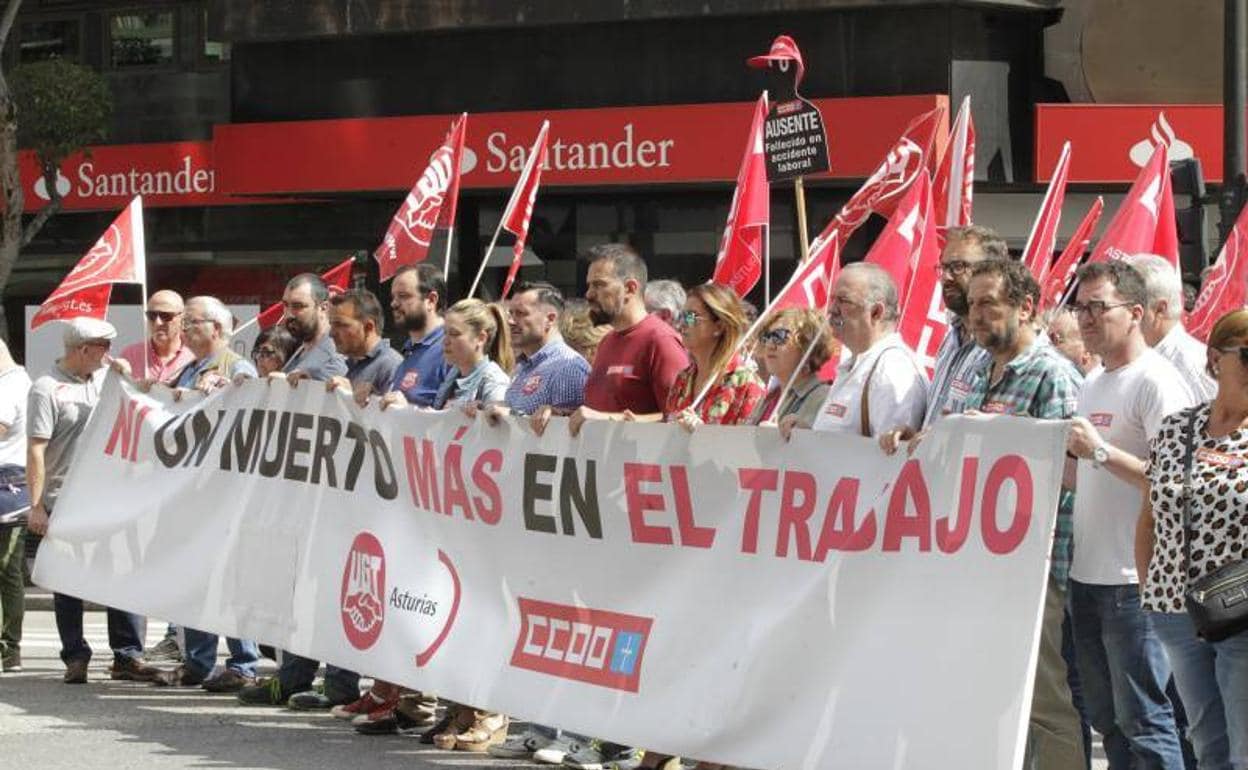 CCOO Y UGT Se Concentran En Oviedo Contra La Siniestralidad Laboral